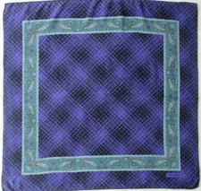 -Superbe  foulard VALENTINO