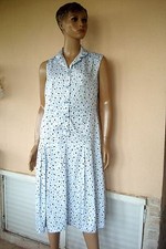 ROBE D ETE HABILLEE BLANCHE IMPRIMEE BLEU SANS MANCHE T 40/42/44 ( CEREMONIE )