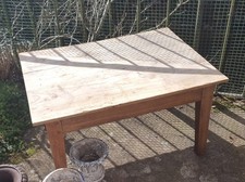 Table basse en noyer et