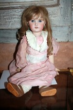 TRES BELLE POUPEE TETE EN BISCUIT SFBJ 9 PARIS porcelaine