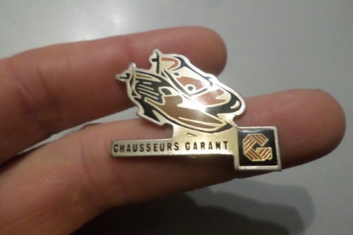 Badge pin broche chaussure - badge,