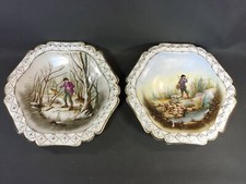 Lots de 2 anciennes grandes assiettes murales de déco scène de chasse populaire