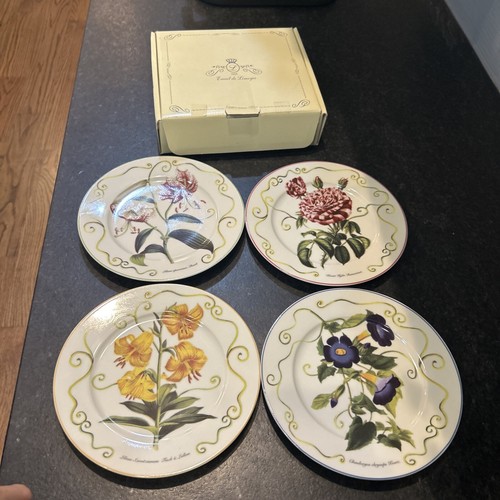 Set four dessert plates by - of,