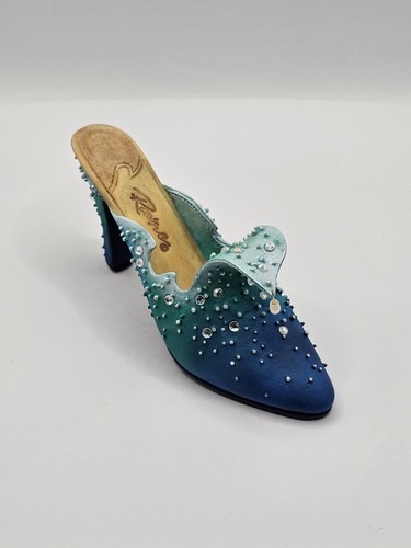 Just the right shoe - right,