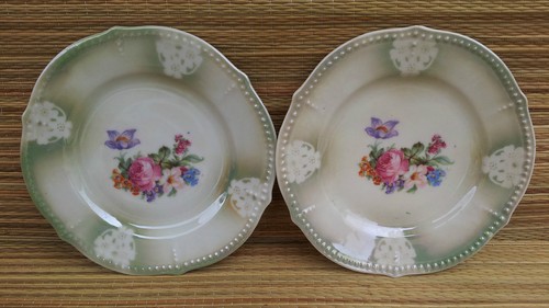 Lot de11 petites assiettes en - ,