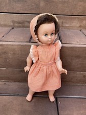 Poupée Bella brune aux yeux bleus dormeurs 39cm