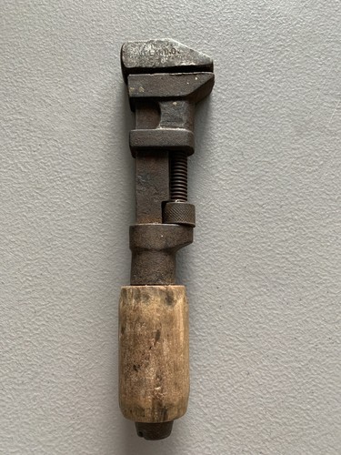 Antique adjustable - 8, 1/2”