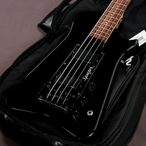 Guitare basse électrique