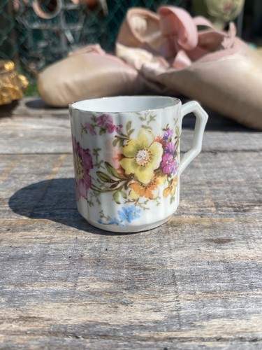 Ravissante petite tasse - , en