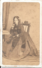 Photo CDV Femme en robe à crinoline circa 1867 J Laurent Madrid tirage albumine