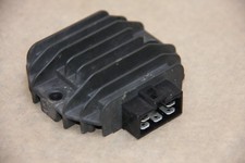 REGULATEUR DE TENSION RECTIFIER & REGULATOR ASSY 4HM8196001 YAMAHA YBR125 ED 09