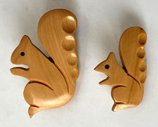 Lot de 2 Broche JAPON en Bois Ecureuil Maman & Bébé 4,2cm & 3,4cm Neuve