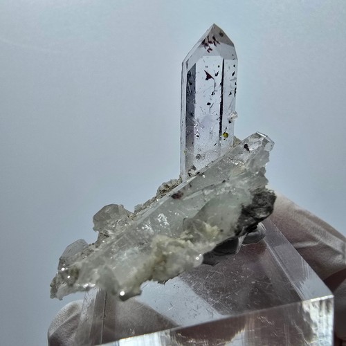 Quartz arlequin avec analcime