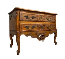 Commode sauteuse Provençale Arlésienne époque Louis XV en noyer époque XVIIIeme