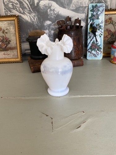 Petit vase opaline blanche - en,