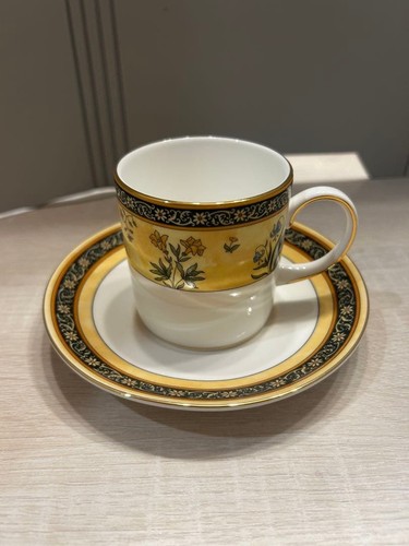 Ensemble soucoupe tasse - , à
