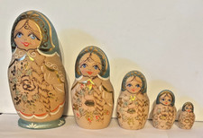 5 POUPEES RUSSE EN BOIS