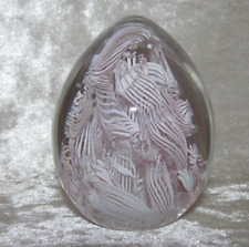 Sulfure presse-papier en forme d’oeuf rose