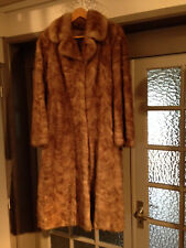 MANTEAU  VISON Couleur dorée, miel, parfait état.