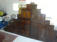 2 très grands Meubles anciens japonais en escaliers, ou séparé droit ou gauche