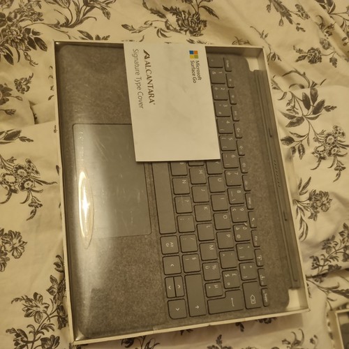Microsoft type cover - cover, signature