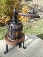 ancien pressoir à jus raisin de table art populaire