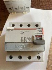 INTERRUPTEUR DIFFERENTIEL TETRA. 63A 300mA AC, 08695 LEGRAND No Schneider Hager