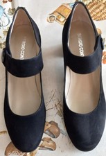 Paire de chaussures femme en