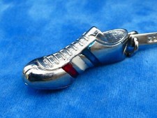 RARE ++ TOP ++ PORTE-CLES 3D VINTAGE Key ring - ADDIDAS JO 1980 MOSCOU