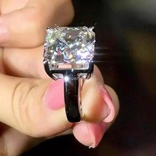 Bague solitaire en or blanc