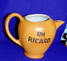 ANCIEN PICHET PUBLICITAIRE " UN RICARD " modele 830