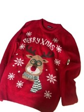 Pull de Noël rouge à motif renne Inscription MERRY XMAS T. M In Extenso