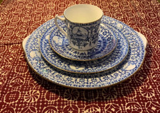Minton, un ensemble de 4 pièces : tasse... porcelaine anglaise, collection.