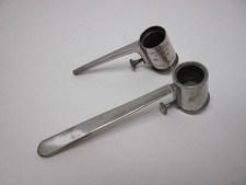 ACCESSOIRE de CHASSE  : 2 Dosettes mesure poudre en métal Nickelé