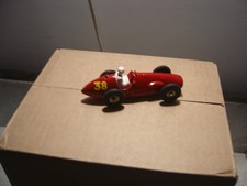 Dinky Toys Ferrari 23J N°38 restaurée jantes concaves cal. quadrillée boite 511