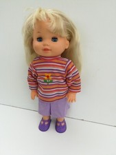 Poupée Blonde Corps Souple Avec Sa Tenue vêtement bermuda chemisier chaussures 