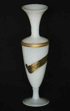 Vase opaline blanche vintage monture bronze ormolu 24cm