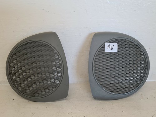 Cache enceinte porte avant