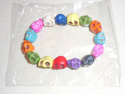Neuf bracelet perles têtes - 15,