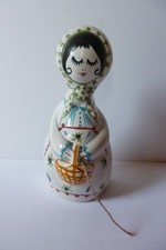 déco cuisine dévidoir de ficelle mural - poupée en faïence peint à la main