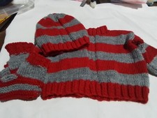 PULL BRASSIERE  + BONNET + CHAUSSONS TAILLE NAISSANCE  NEUF FAIT MAIN  solde