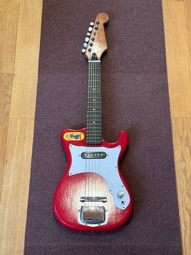 Guitare électrique bizarre