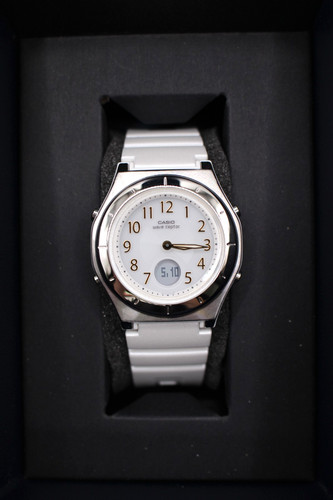 Montre solaire radio - , femme