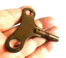 Ancienne clé remontage pendule horloge.