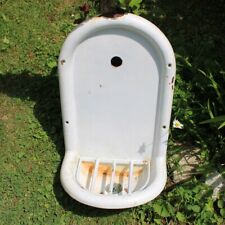 Ancienne fontaine murale / évier / lavabo en fonte émaillée