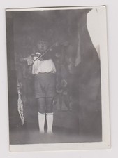photo ancienne 🎞️ enfant avec violon années 1950 intérieur studieux