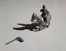 ?? France: figurine métal 25mm cassée CHEVALIER ET SA MONTURE années 1980