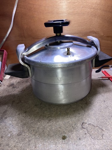 Cocotte minute ancienne - (d51),