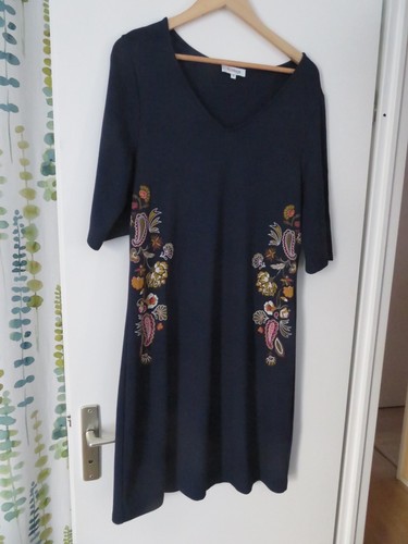 Robe bleue marine avec - , motifs