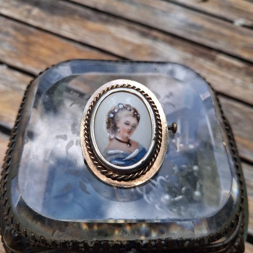 Broche peinte main - la,